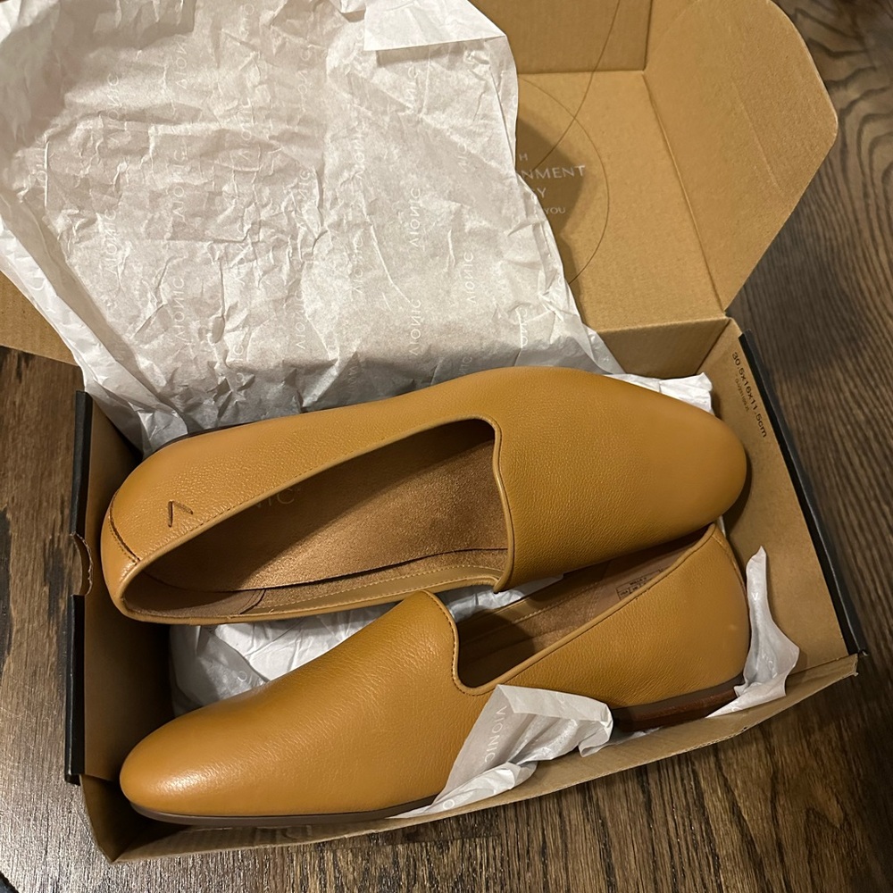 Vionic Willa 10 wide loafers